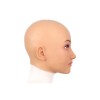 Masque en silicone, un visage féminin, un réalisme surprenant