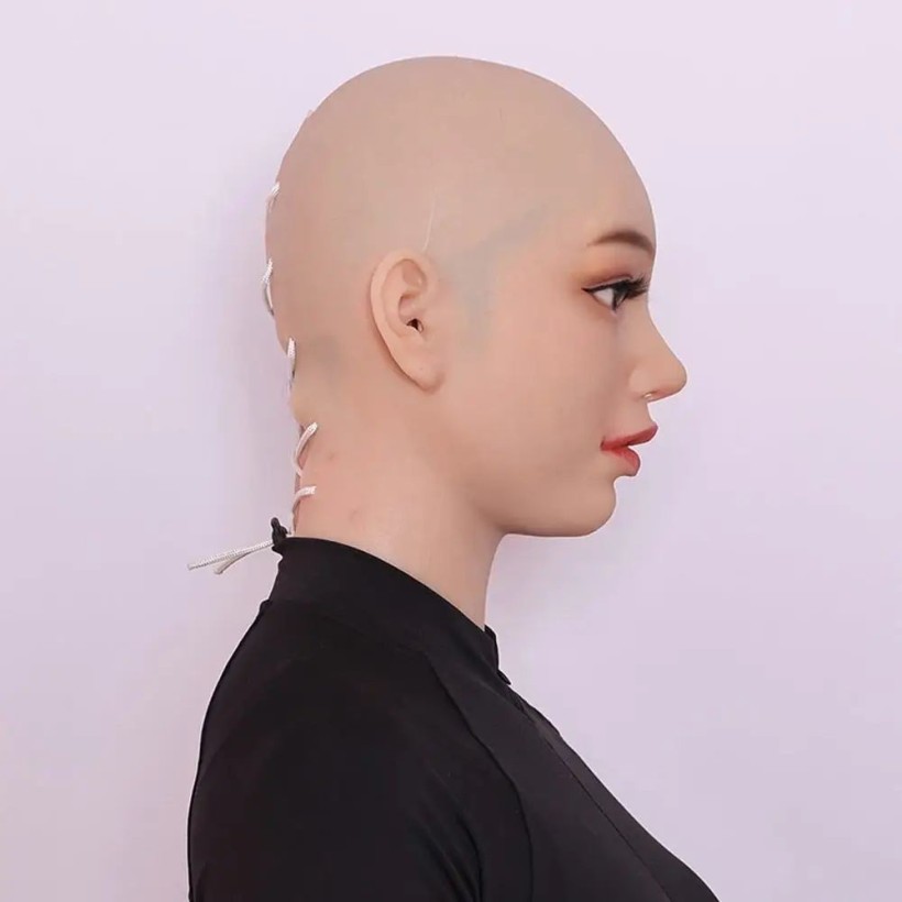 Masque féminin en silicone, tête pleine, lacets à l’arrière 
