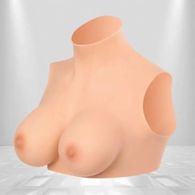 Buste seins réalistes col haut peau claire